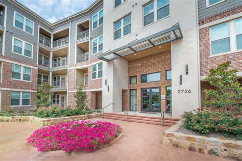 upscale apartments fort worth.